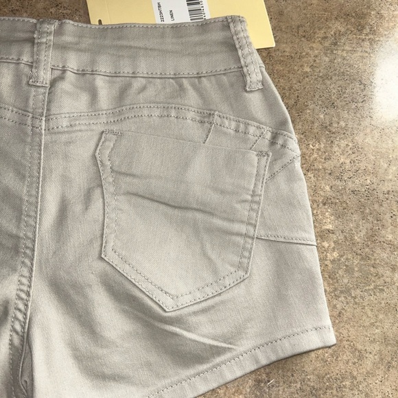 Blue Spice shorts - light tan stretch denim shorty length NWT - Picture 5 of 8